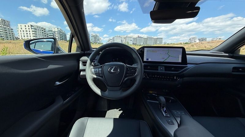 Lexus UX 300h 300H 2,0 HEV F SPORT DESIGN - fotka 18 z 28