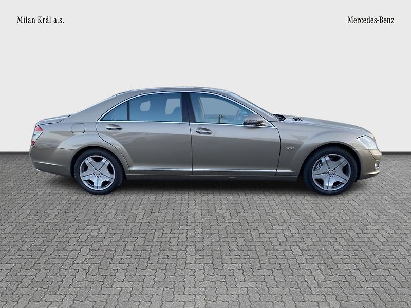 Mercedes-Benz Třídy S S 600 V12 - fotka 6 z 28