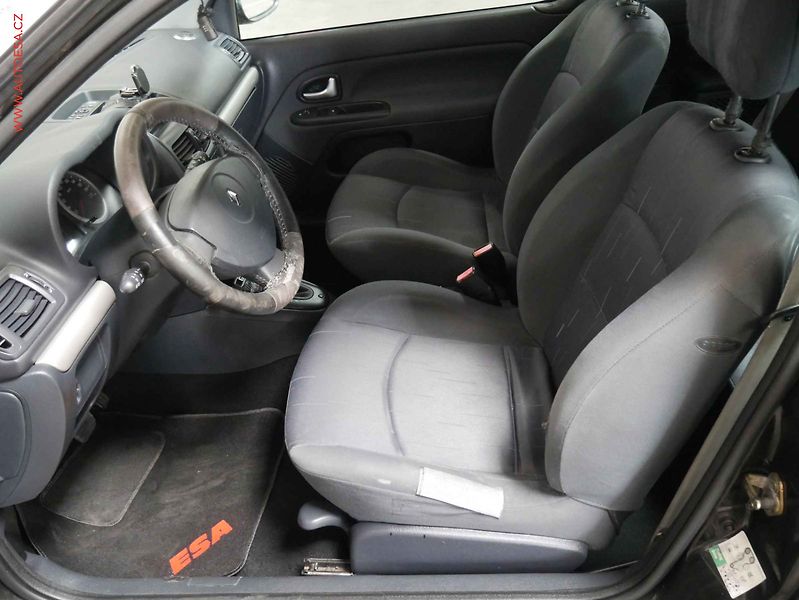 Renault Clio (2004) 1.4 16V, 2.maj,ČR, AT, AC - fotka 9 z 16
