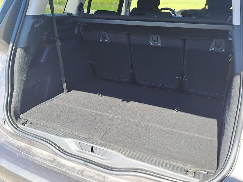 Citroën Grand C4 Picasso 1.6 HDi AUTOMAT, 7 MÍST - fotka 37 z 41