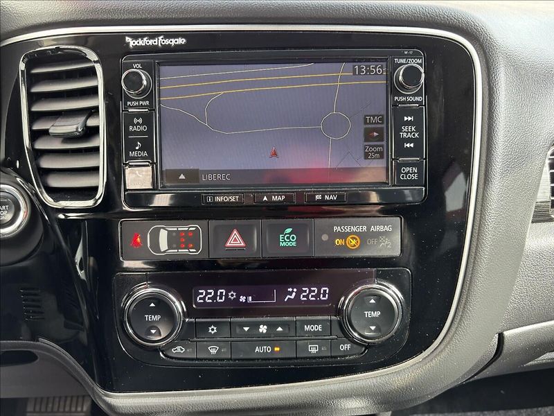 Mitsubishi Outlander 2,3 D Instyle+ 7.míst - fotka 11 z 15