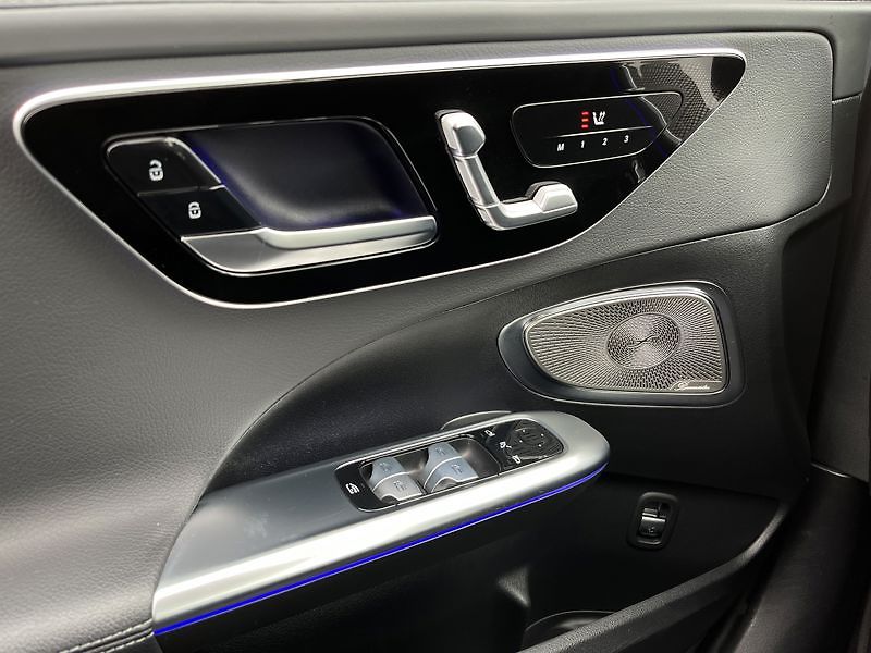 Mercedes-Benz Třídy C C-Třída 300 4MATIC AMG Line - fotka 13 z 21