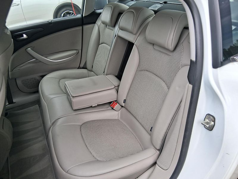 Citroën C5 EXCLUSIVE 2.0 HDi 120 kW - fotka 5 z 25