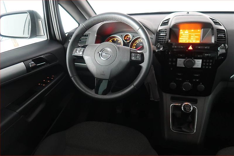 Opel Zafira (2013) 1.7 CDTI, 7 míst, Xenony - fotka 7 z 18