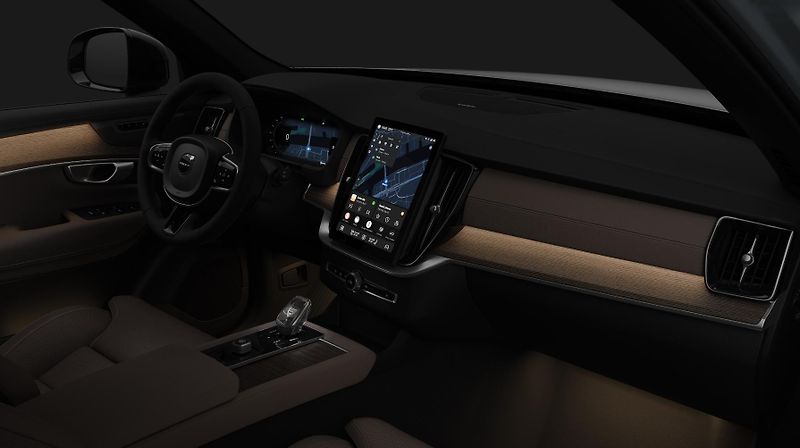 Volvo XC90 (2026)  B5 AWD PLUS DARK - fotka 12 z 13