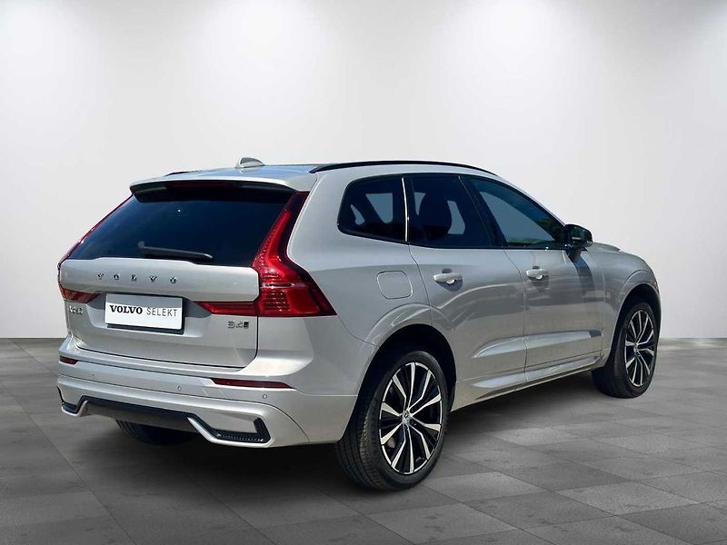 Volvo XC60 PLUS DARK B4 AWD - fotka 3 z 14