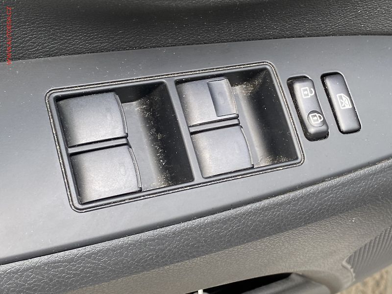 Toyota Avensis (2016) 2.0 D-4D, Sport, kůže, +ALU - fotka 11 z 18