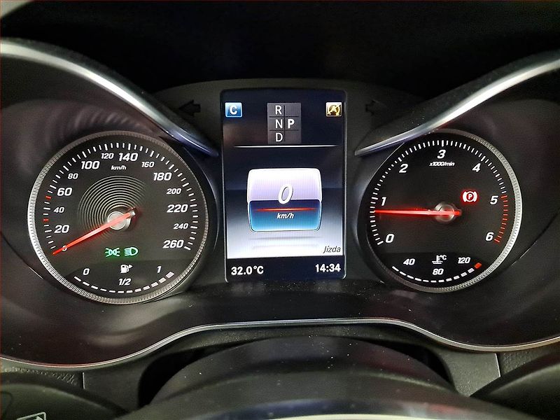 Mercedes-Benz GLC (2016) AMG line 250 d - fotka 11 z 21