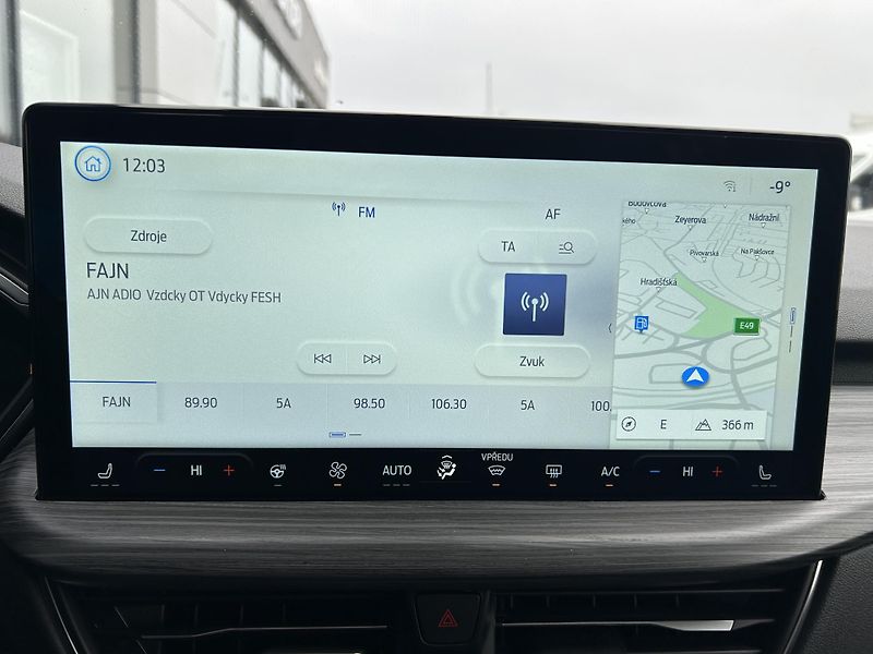 Ford Kuga 2.5 Hybrid HEV 134kW Active X - fotka 30 z 41