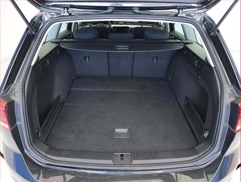 Volkswagen Passat (2021) Business 2.0 TDI, Automat - fotka 14 z 23