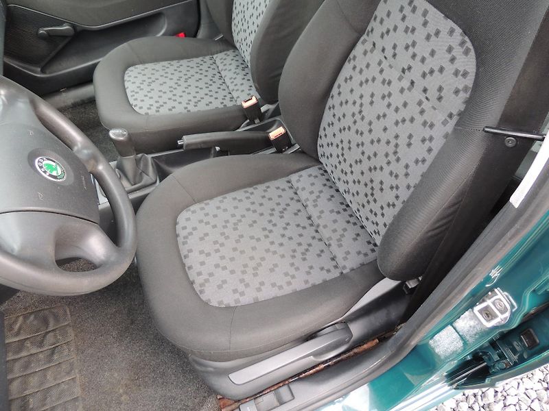 Škoda Fabia (2005) 1.2HTP,40kw,ČR,1majitel - fotka 17 z 33