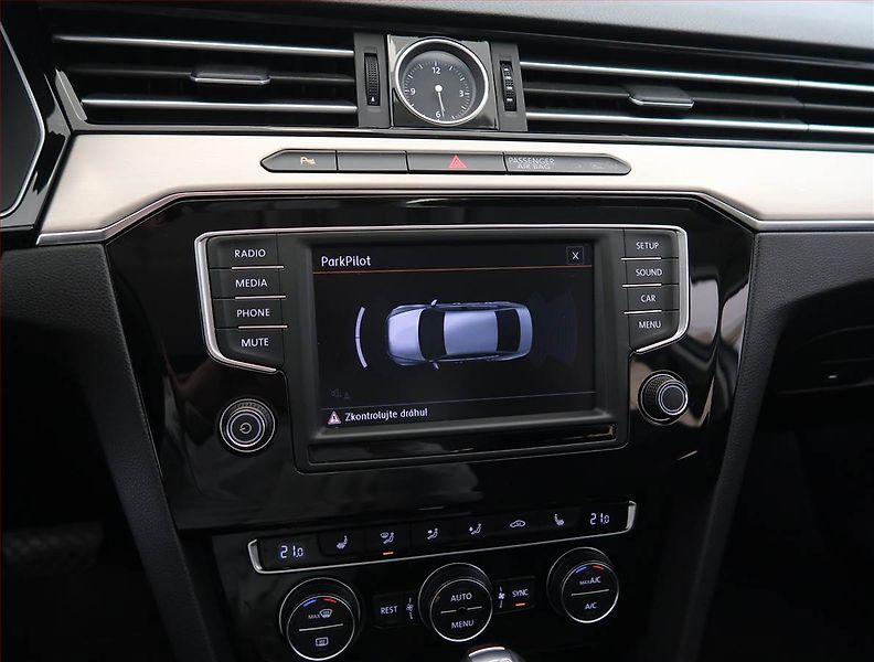 Volkswagen Passat (2016) Business 2.0 TDI, Automat - fotka 17 z 23
