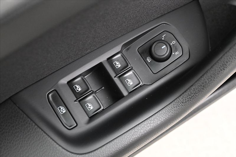 Volkswagen Passat 2,0 TDI 110 kW DSG Business Zá - fotka 26 z 31