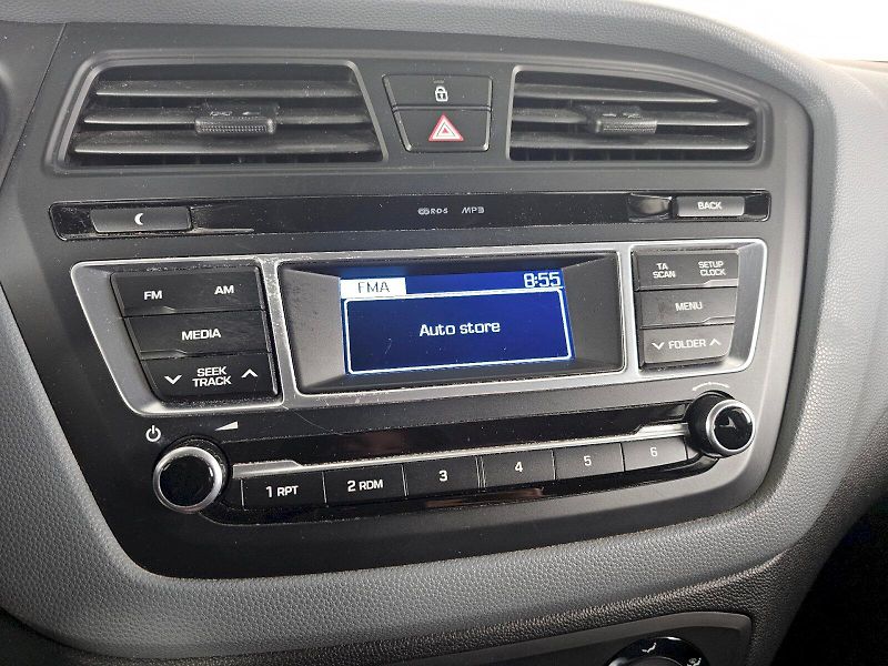 Hyundai i20 (2015) 1.2I 55kW - fotka 13 z 20