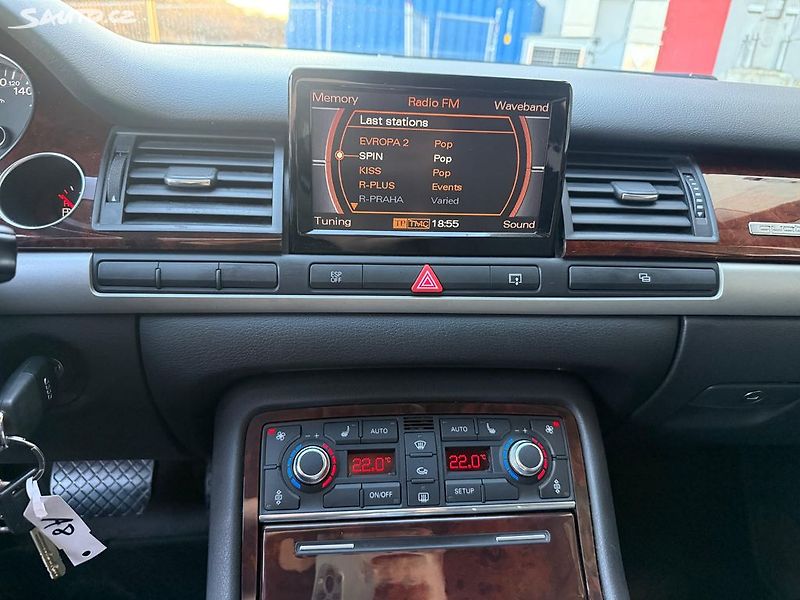 Audi A8 (2008) 3.2 V6, 191kw 4x4 Původ ČR - fotka 19 z 24