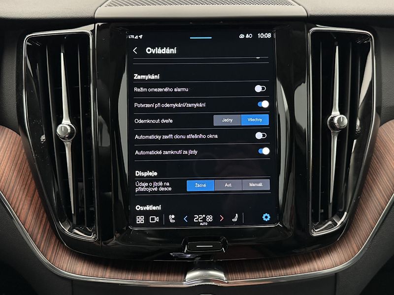 Volvo XC60 T8 AWD RECHARGE REZERVACE - fotka 42 z 46
