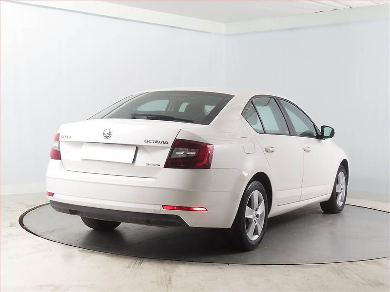 Škoda Octavia (2013) Elegance 1.6 TDI, Xenony - fotka 5 z 13