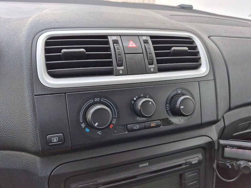 Škoda Fabia (2009) Ambiente Plus 1.9 TDI 77kW Com - fotka 15 z 22