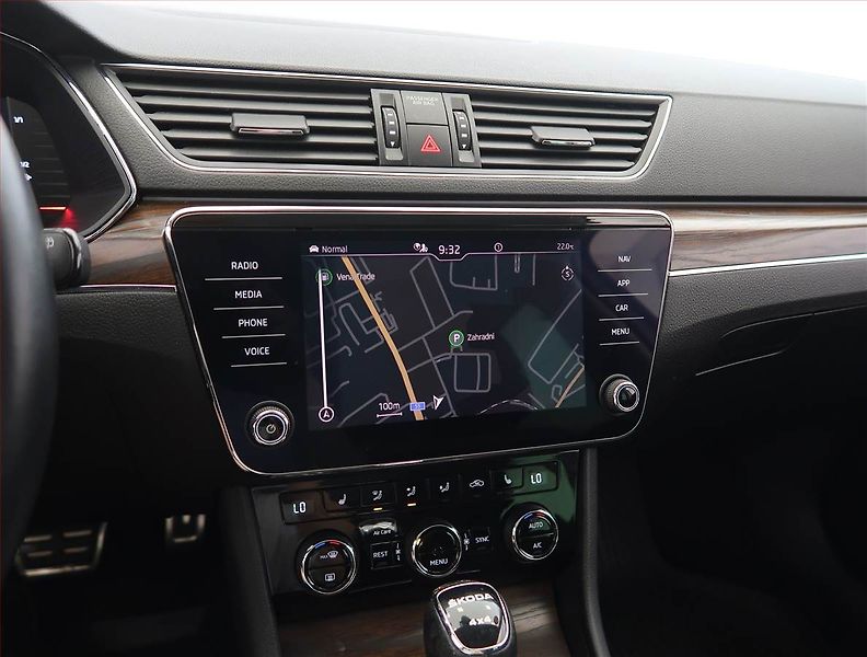 Škoda Superb (2022) Scout 2.0 TSI - fotka 16 z 32