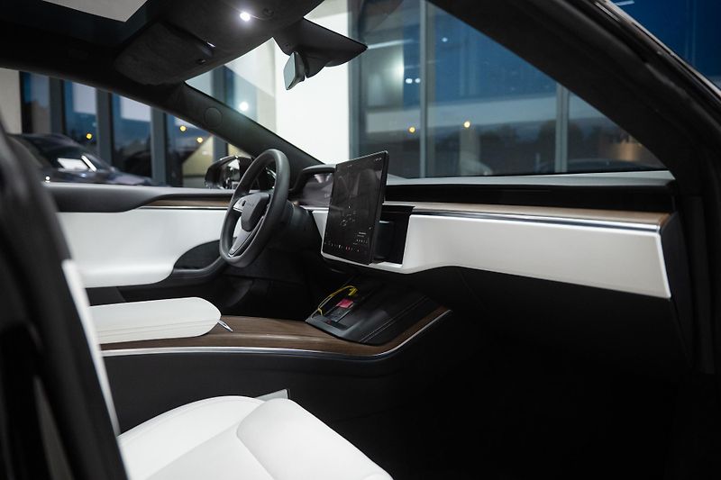 Tesla Model S (2023) Free Unlimited Supercharging - fotka 22 z 59