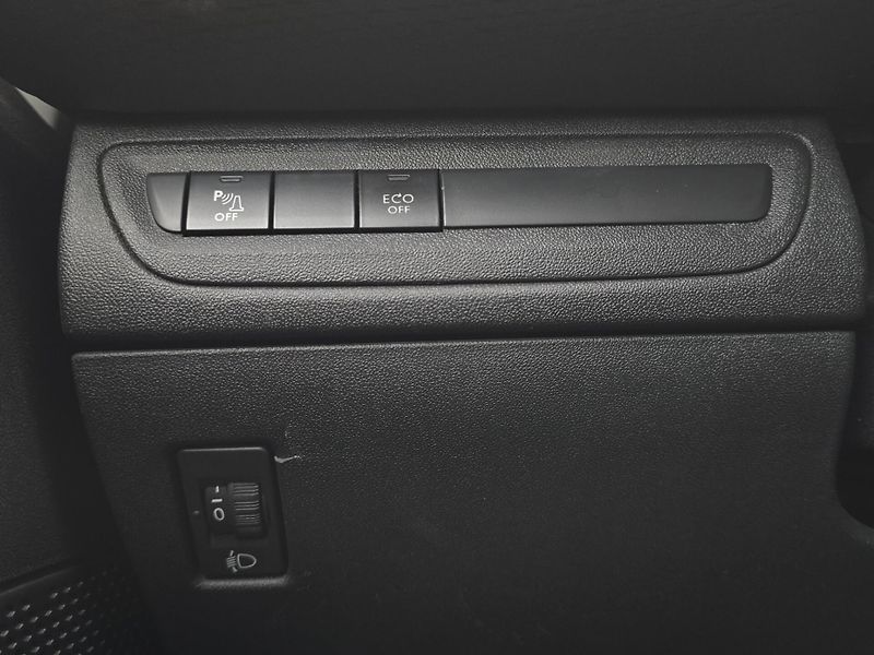 Peugeot 2008 (2018) 1.2i 61kW, Aut. klima, ČR, Taž - fotka 16 z 24