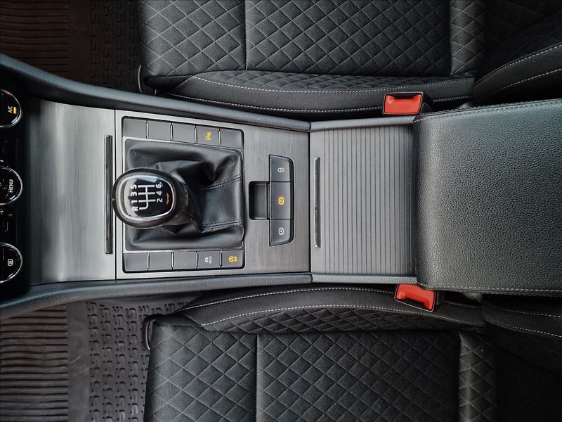 Škoda Superb 2.0TDI 110kW,původ ČR,1.Maj - fotka 36 z 50
