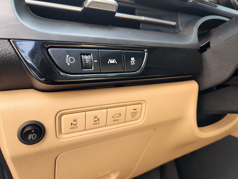 Kia Carnival 2.2-9míst-REZERVACE - fotka 28 z 38