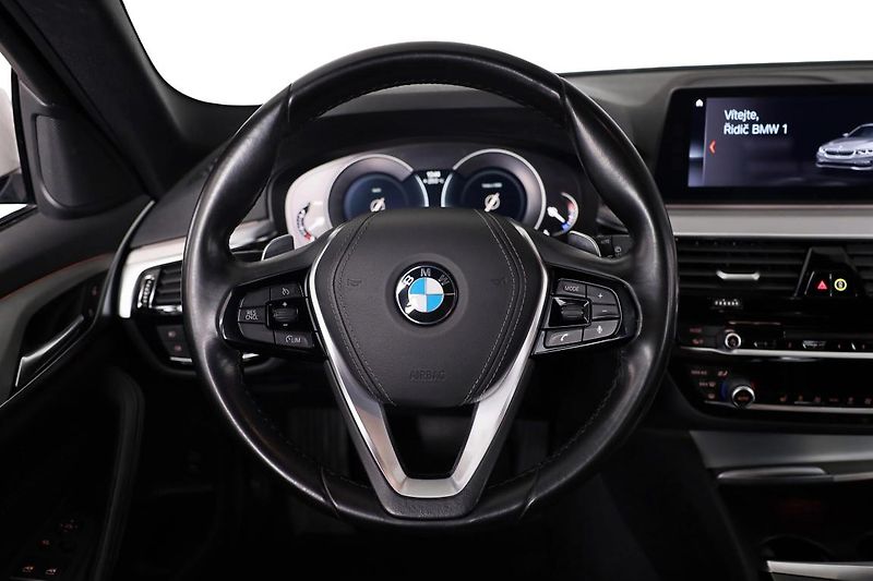 BMW Řada 5 520d xDrive Touring - fotka 13 z 14