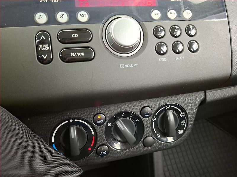 Suzuki Swift (2009) 1.3 - fotka 14 z 16