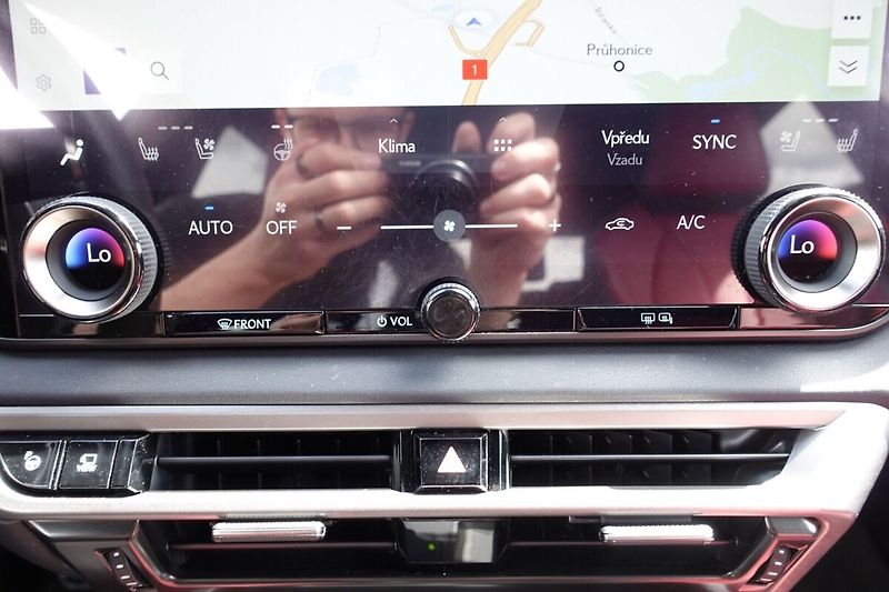 Lexus RX 500h ZLEVNĚNO F Sport Plus Panorami - fotka 26 z 40