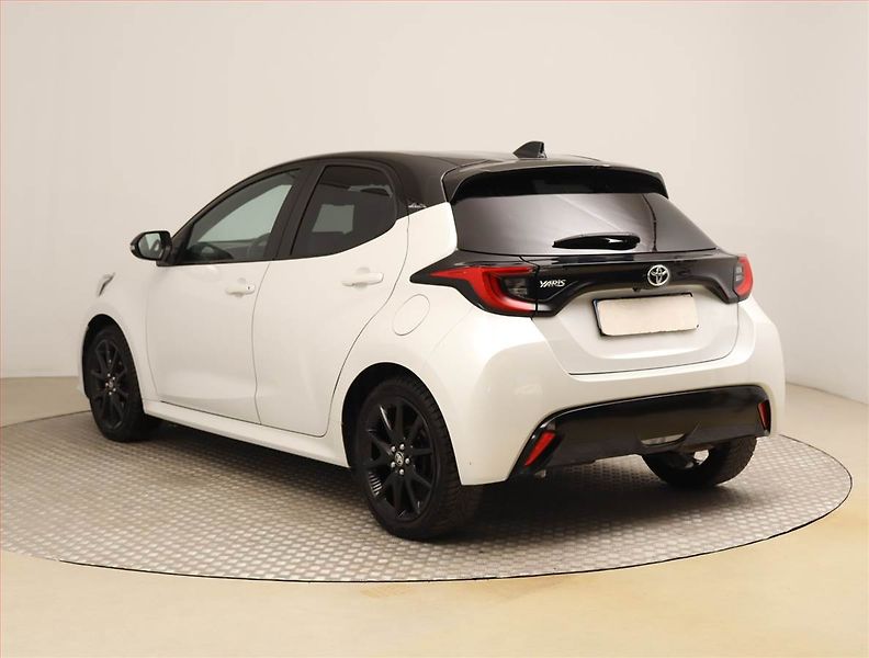 Toyota Yaris (2022) Selection Style 1.5 VVT-i - fotka 4 z 25