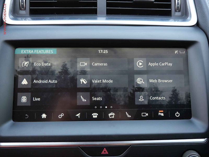 Jaguar E-Pace (2018) 2.0 D D150, LED, navi, kamera - fotka 18 z 21