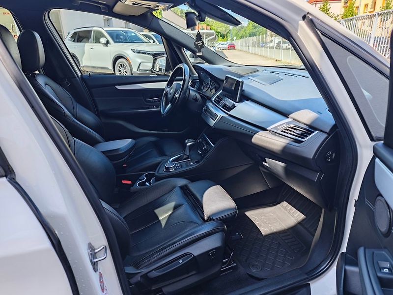 BMW Řada 2 (2016) 220D Grand Tourer M-paket - fotka 10 z 43