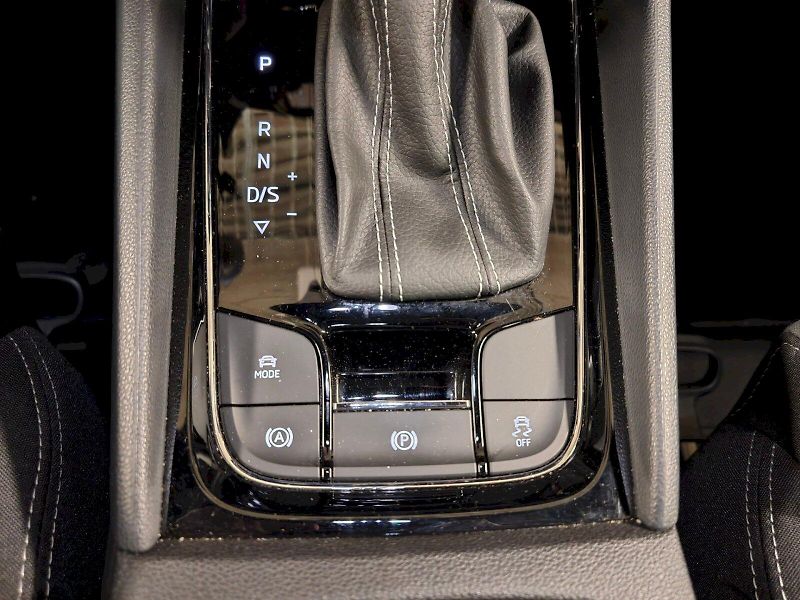 Škoda Karoq (2025) 1.5 TSI 110 kW DSG Sportline - fotka 20 z 32