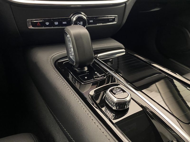 Volvo V60 T6 AWD PLUG-IN DARK REZERVACE - fotka 27 z 58