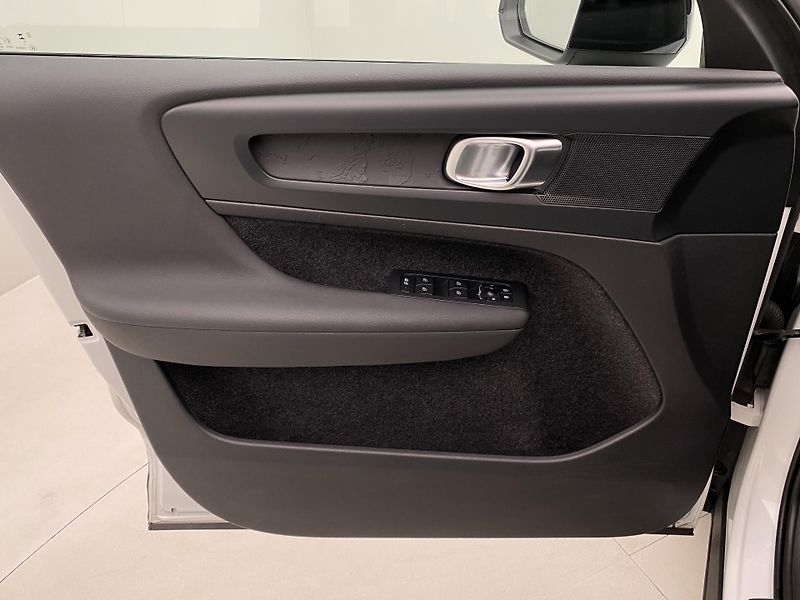 Volvo XC40 PURE ELECTRIC RECHARGE CORE  - fotka 7 z 49