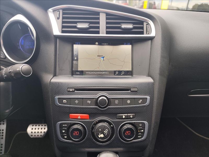 DS Automobiles DS4 2,0   Sport - Chic 2,0HDI 133k - fotka 10 z 16