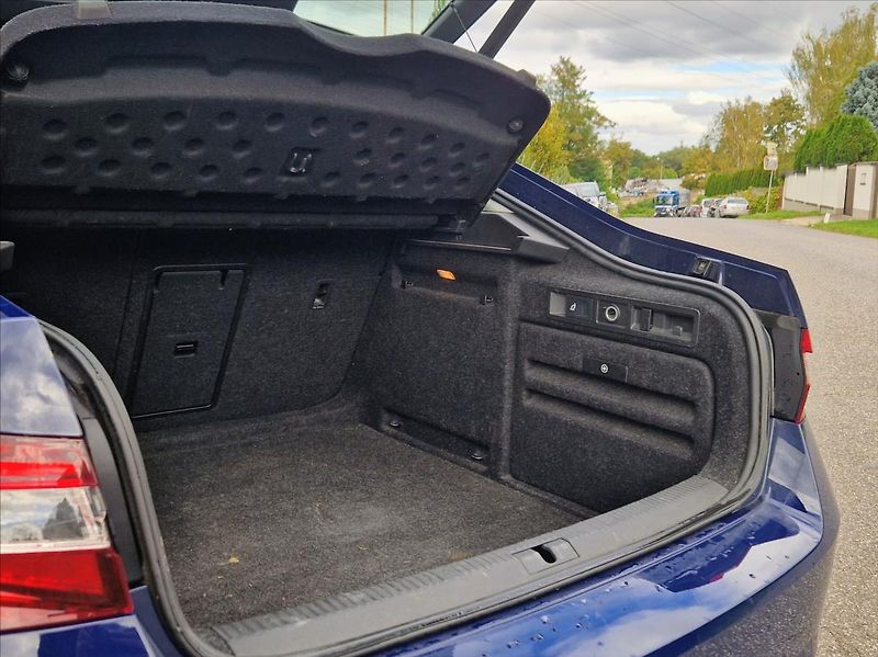 Škoda Superb 2,0 TDI 4x4 WEBASTO KAMERA TAŽ - fotka 12 z 41