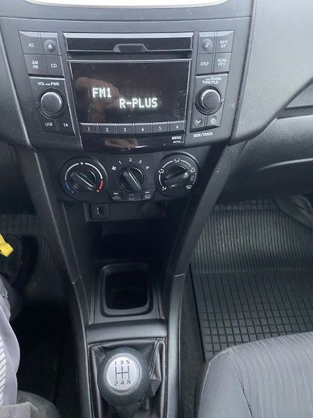 Suzuki Swift (2013) 4x4 69kw - fotka 17 z 18