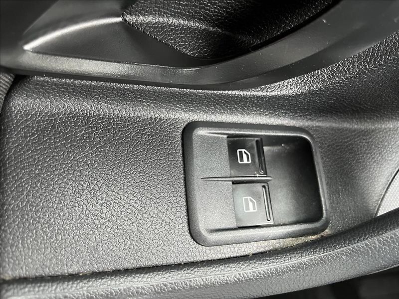 Škoda Fabia 1,2 TSi KLIMA 2x KOLA STK 1/28 - fotka 23 z 32