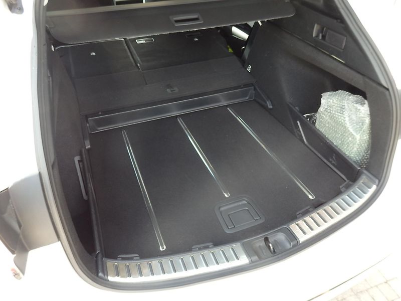 Toyota Corolla 1.8i HYBRID + LPG - fotka 25 z 35