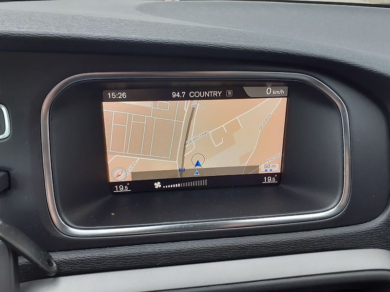 Volvo V40 (2018) 2.0 D CROSS COUNTRY - fotka 13 z 32