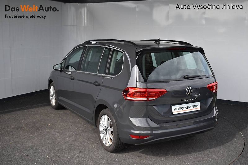 Volkswagen Touran (2023) 1.5TSI 110kW 7 míst, LED - fotka 8 z 25