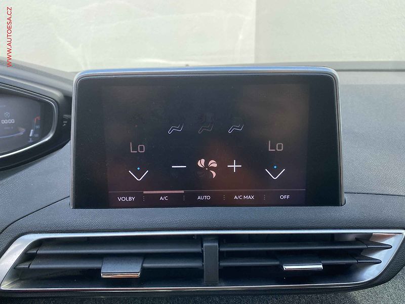 Peugeot 3008 (2018) 1.5 HDi, GT Line, LED, panor - fotka 18 z 18