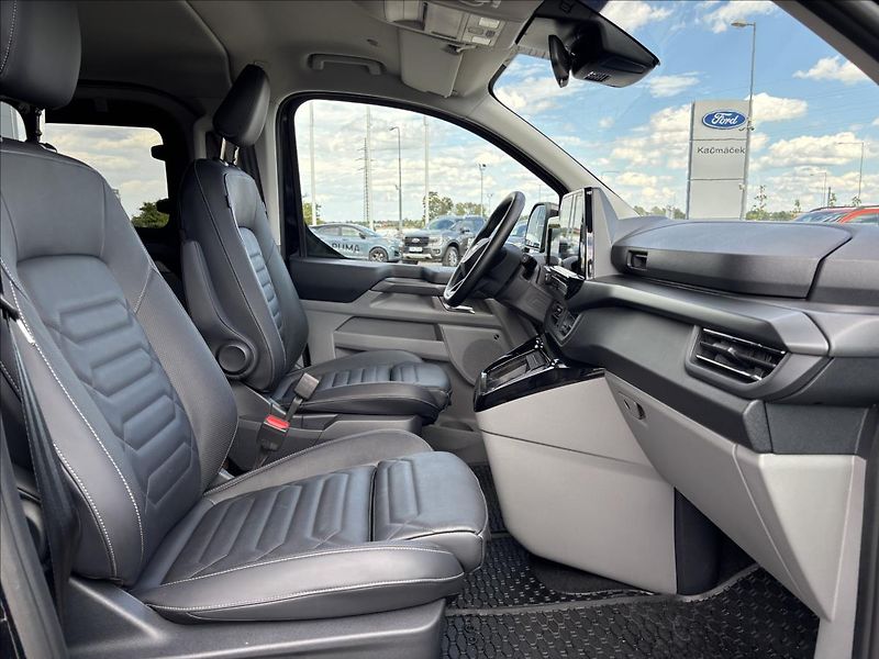 Ford Tourneo Custom 2,5 PHEV 171kW Titanium X L2 - fotka 28 z 56