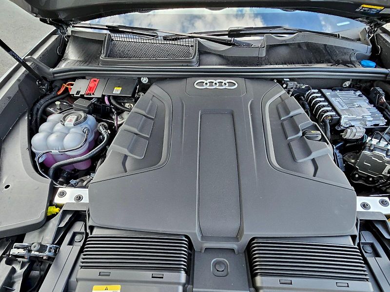 Audi Q8 (2025) 50 TDI 210kW quattro - fotka 31 z 32