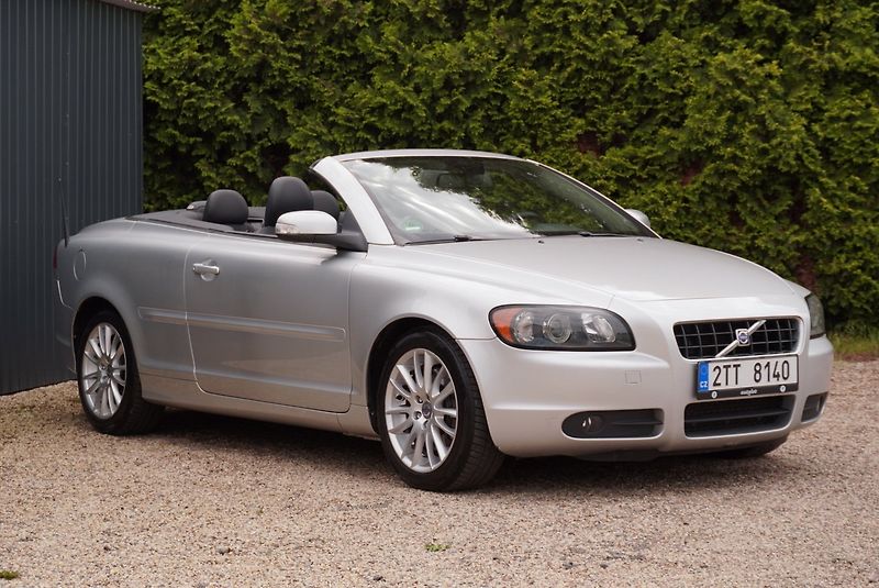 Volvo C70 2.4 D5 MOMENTUM - fotka 1 z 34