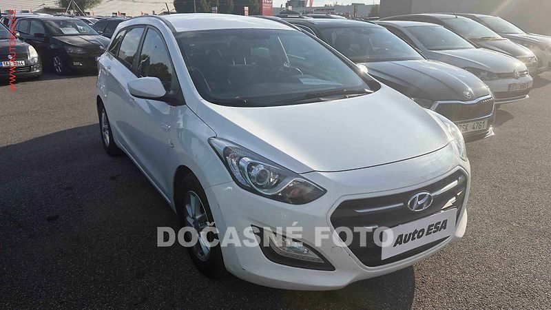 Hyundai i30 (2017) 1.6 GDi, ČR, AC, temp - fotka 1 z 3