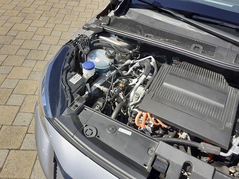 Peugeot 208 (2023) ELEKTRO 100Kw NAVIGACE - fotka 34 z 39