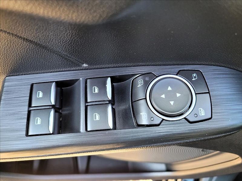 Ford Kuga 2,0 D,ST-line,led,kůže - fotka 39 z 50